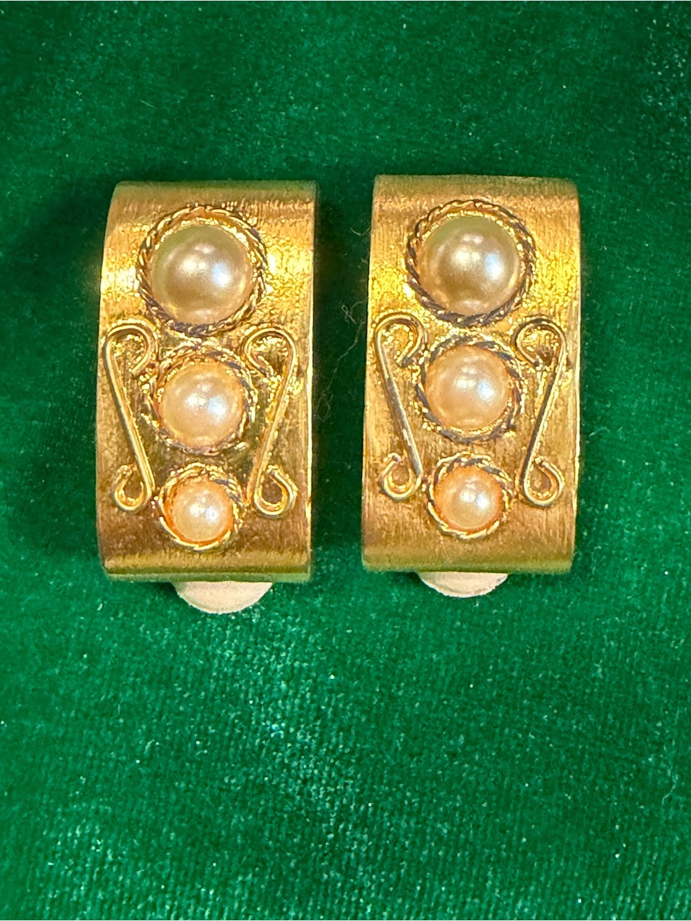 Vintage Les Bernard Regal Gold Tone Pearl Accent Clip Earrings